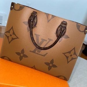 OnTheGo MM Louis Vuitton tote (Monogram).